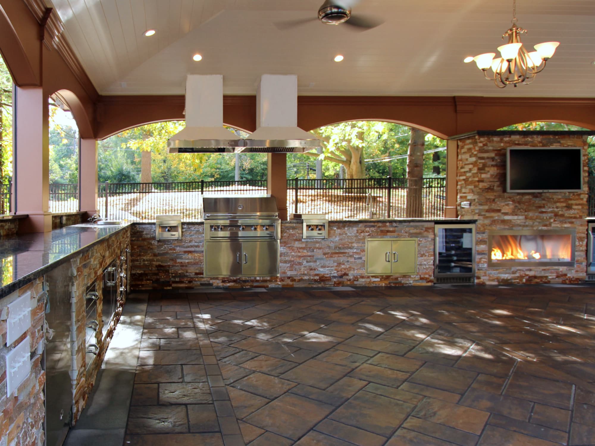 Go Beyond the Basic Grill: Outdoor Kitchens that will leave you Breathless