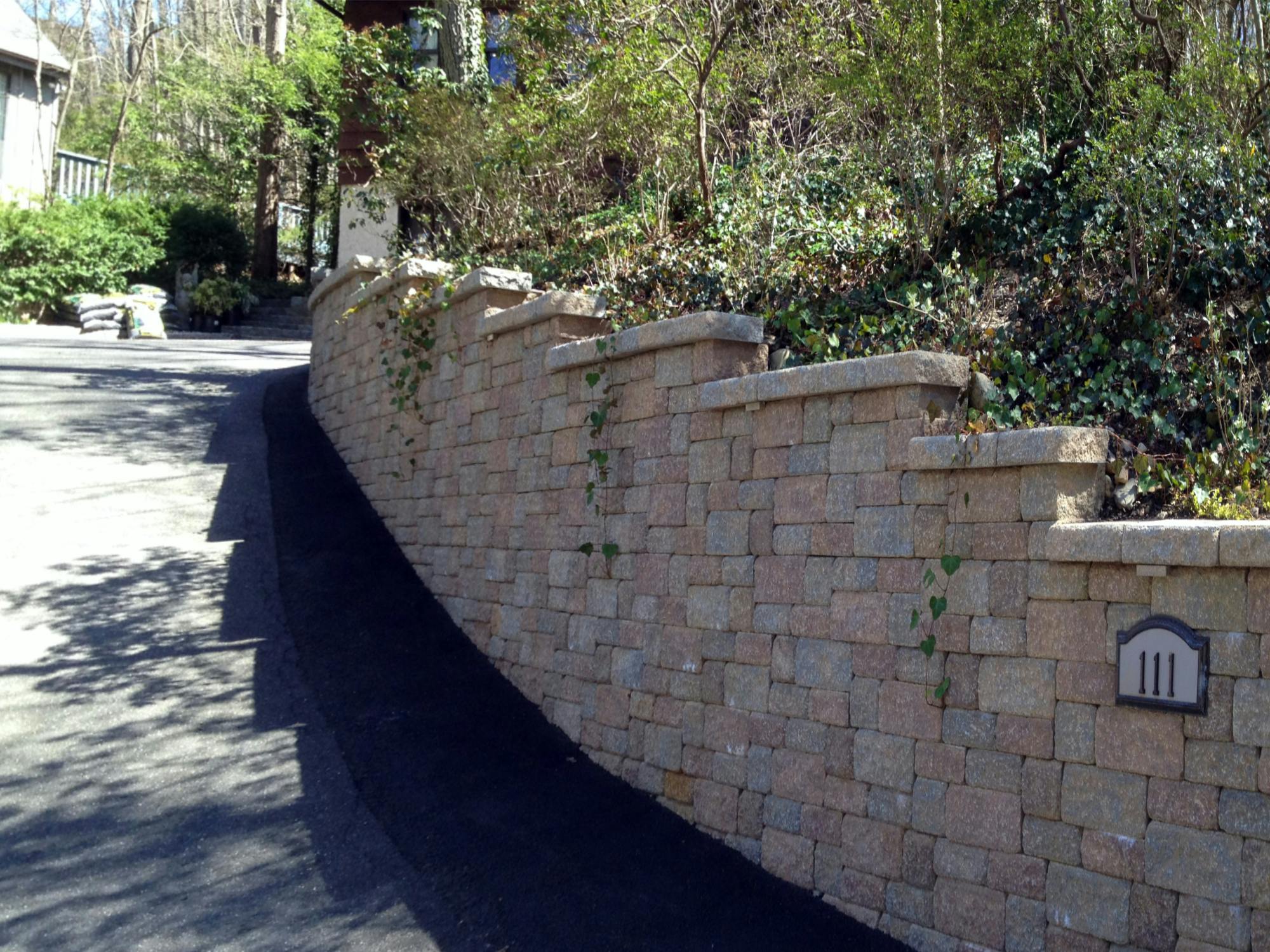 How to Choose the Right Retaining Wall for your Yard