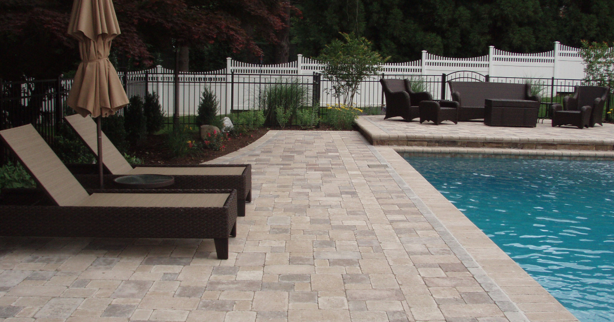 How to Choose Paving Stone Pavers for a Patio || Autumn Leaf